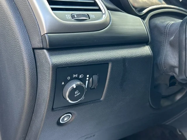Used 2019 Bright White Clearcoat Jeep Altitude image 35