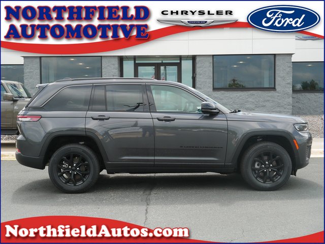 2026 Jeep Grand Cherokee Laredo Altitude