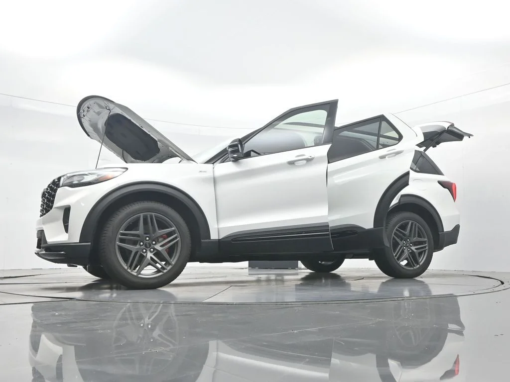 New 2026 Star White Metallic Tri-Coat Ford ST-Line image 49