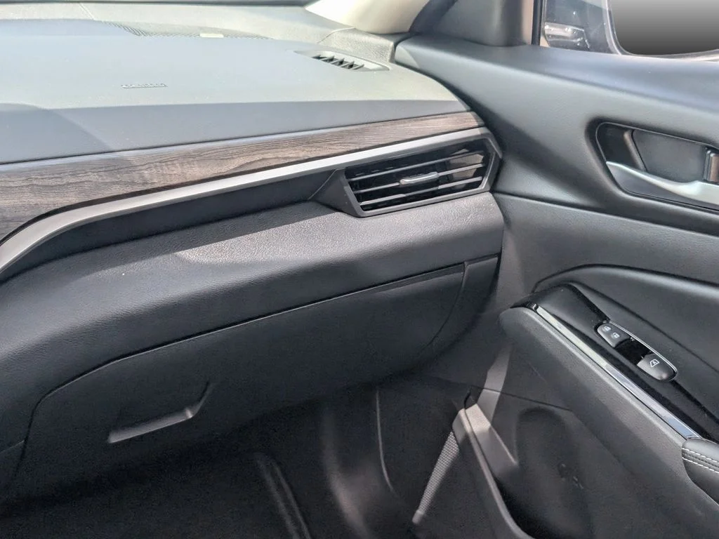 Used 2025 Black Nissan 2.5 SL image 16