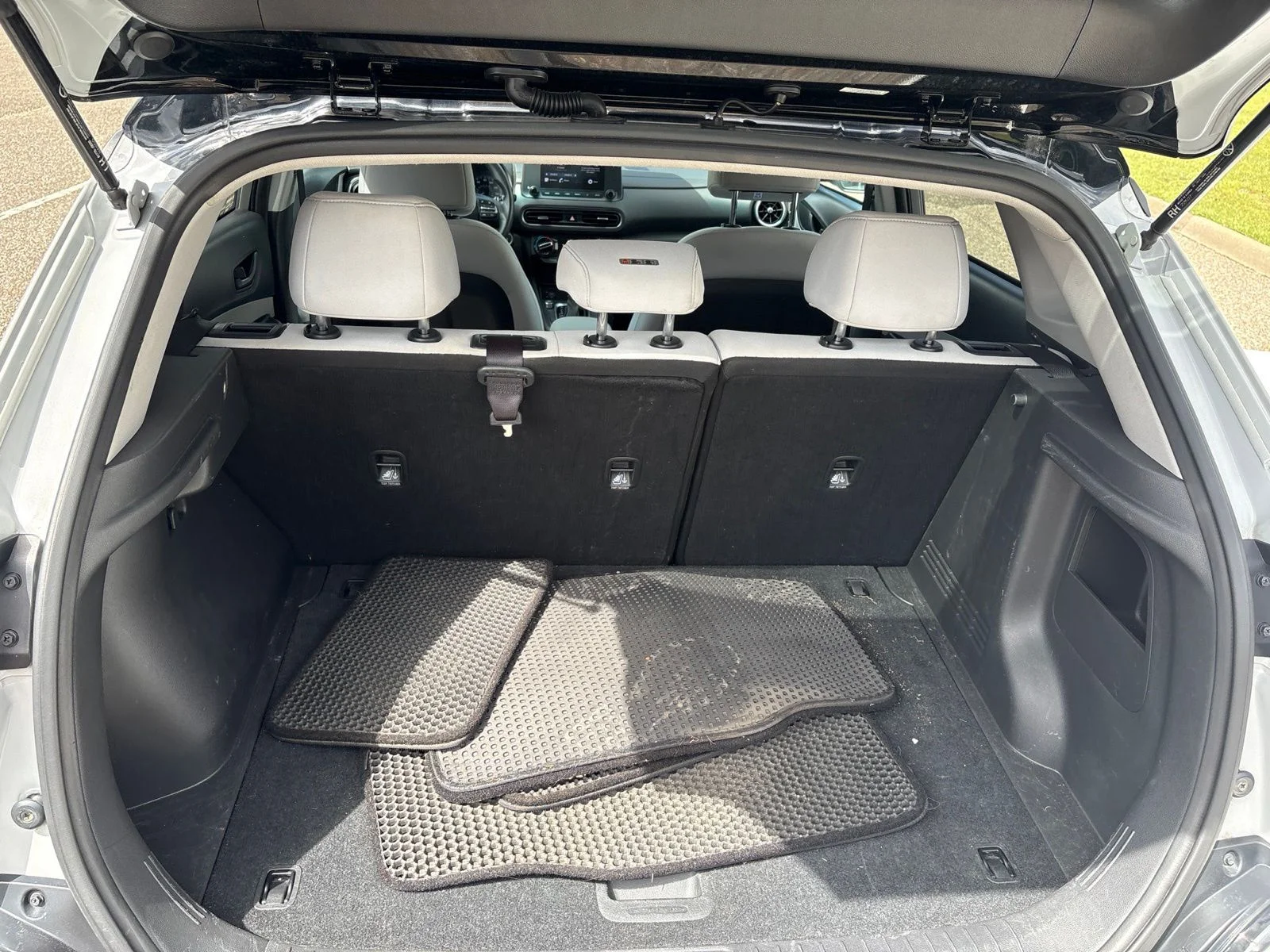 Used 2023 Silver Hyundai SEL image 6