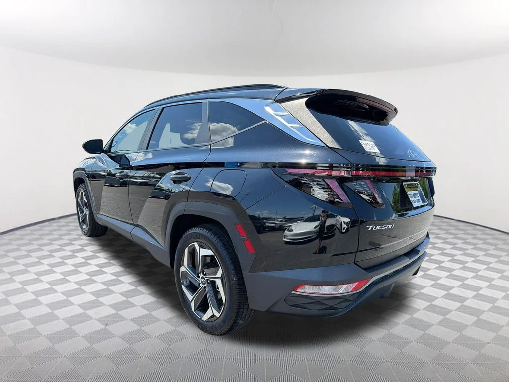Used 2023 Black Hyundai SEL image 7