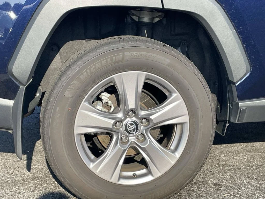 Used 2025  Toyota XLE image 9