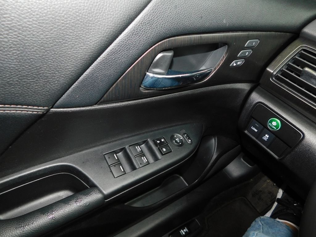 Used 2015 Gray Honda EX-L image 24