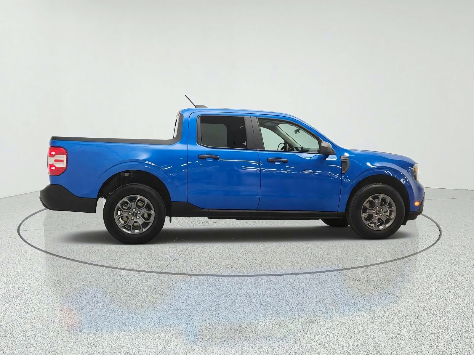 Used 2026 Velocity Blue Ford XLT image 4