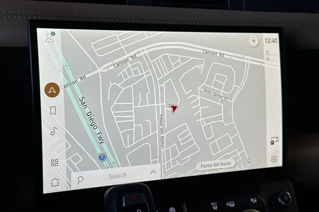 New 2026 Fuji White Land Rover X-Dynamic SE image 18