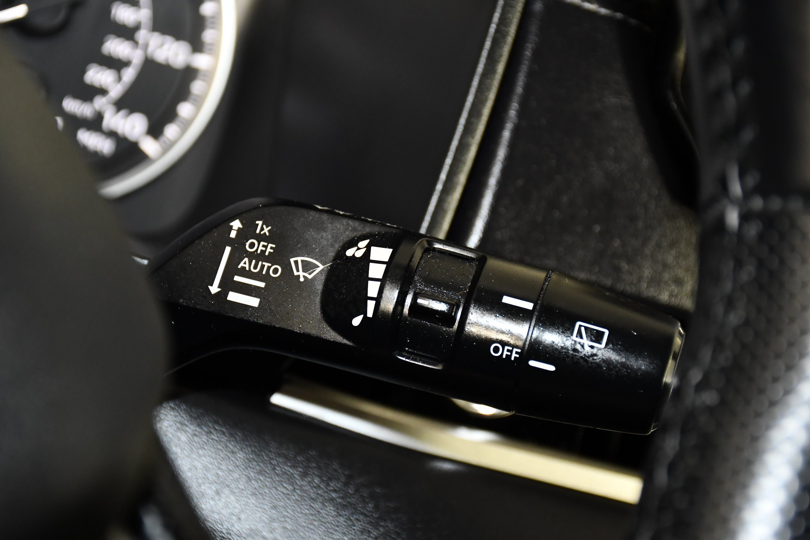 Certified Used 2024 Labrador Black Pearl Mitsubishi SE image 22