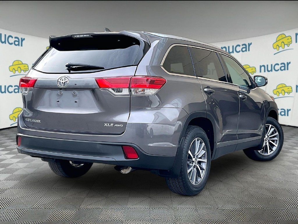 Used 2019 Gray Toyota XLE image 6