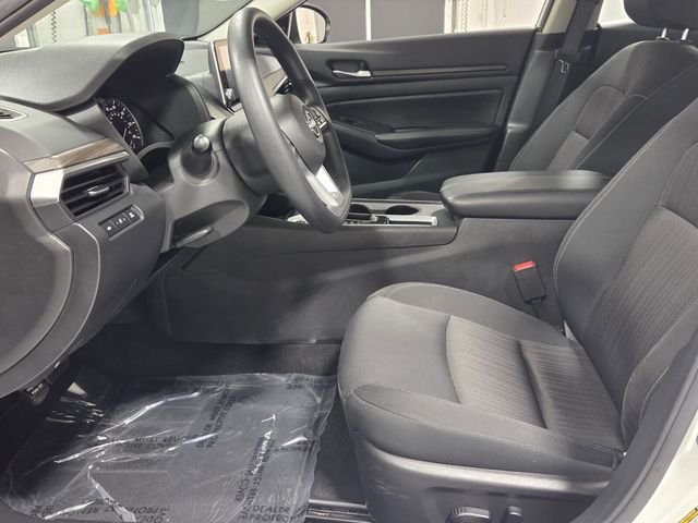 Used 2025 White Nissan 2.5 SV image 5
