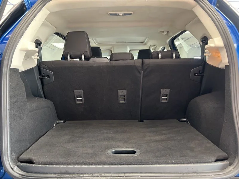 Used 2020 Blue Ford SE image 8