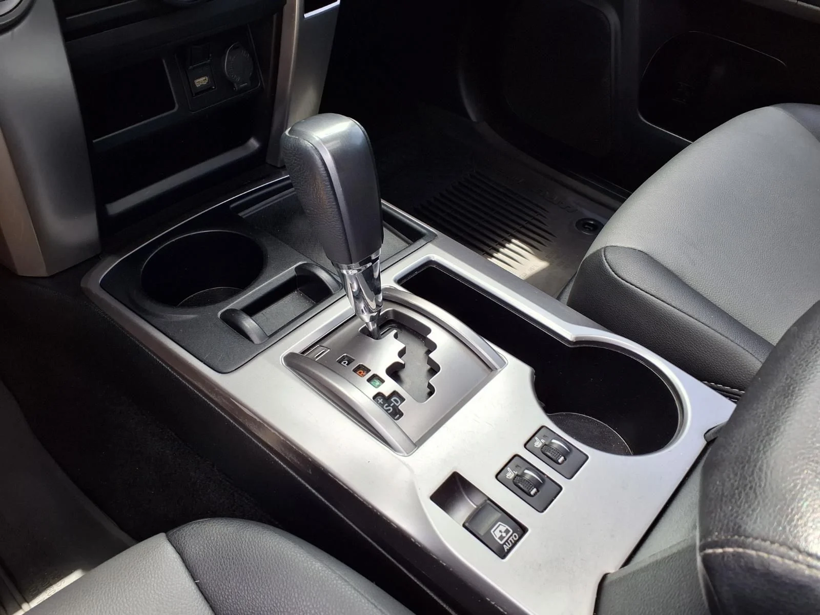 Used 2021 White Toyota SR5 Premium image 25