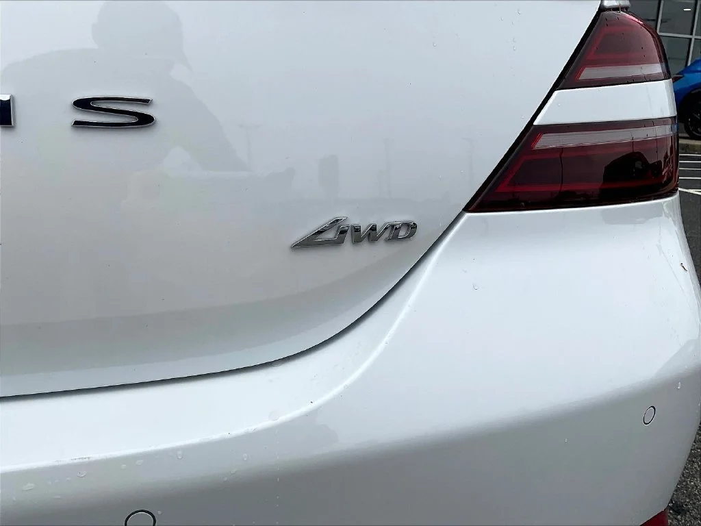 Used 2026 White Genesis 2.5T Prestige image 25