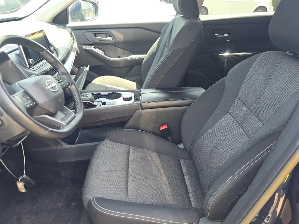 Used 2025 Deep Ocean Blue Pearl Nissan SV image 2