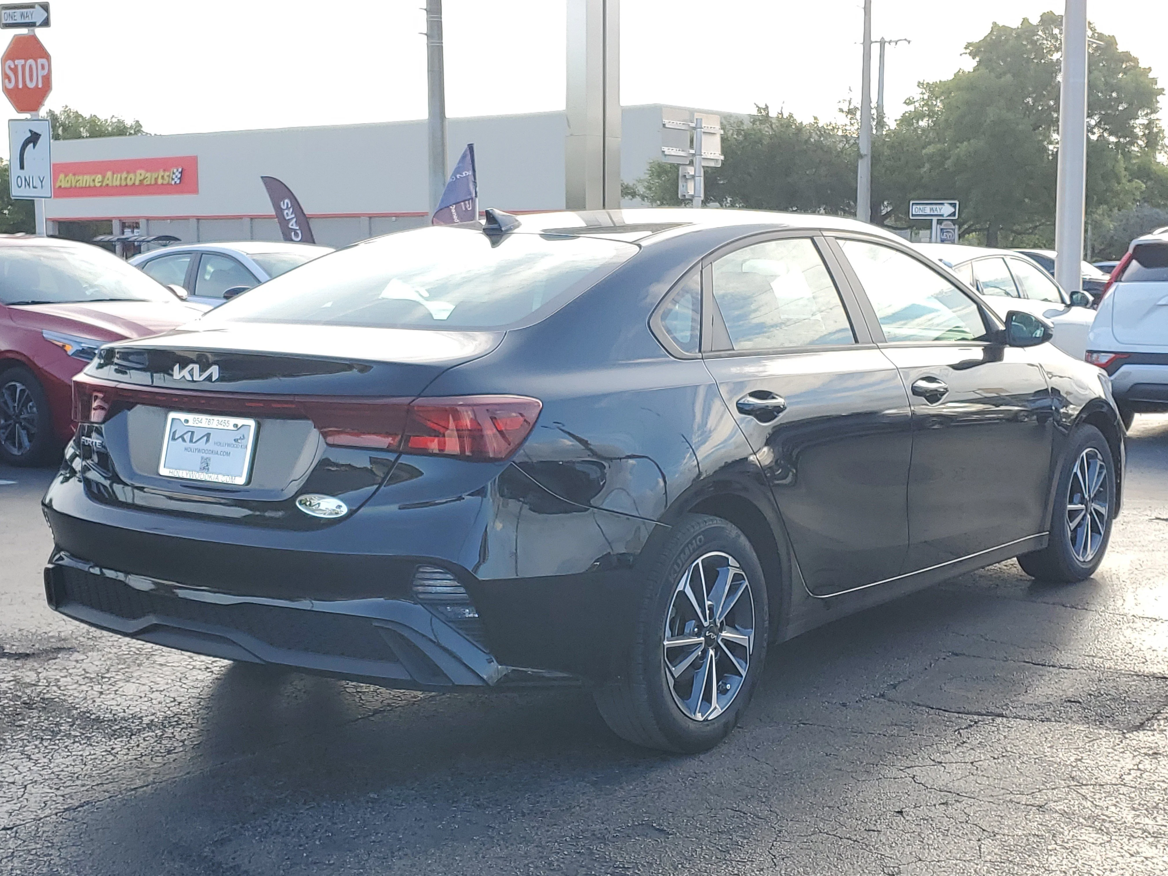 New 2022 Aurora Black Kia LXS image 6