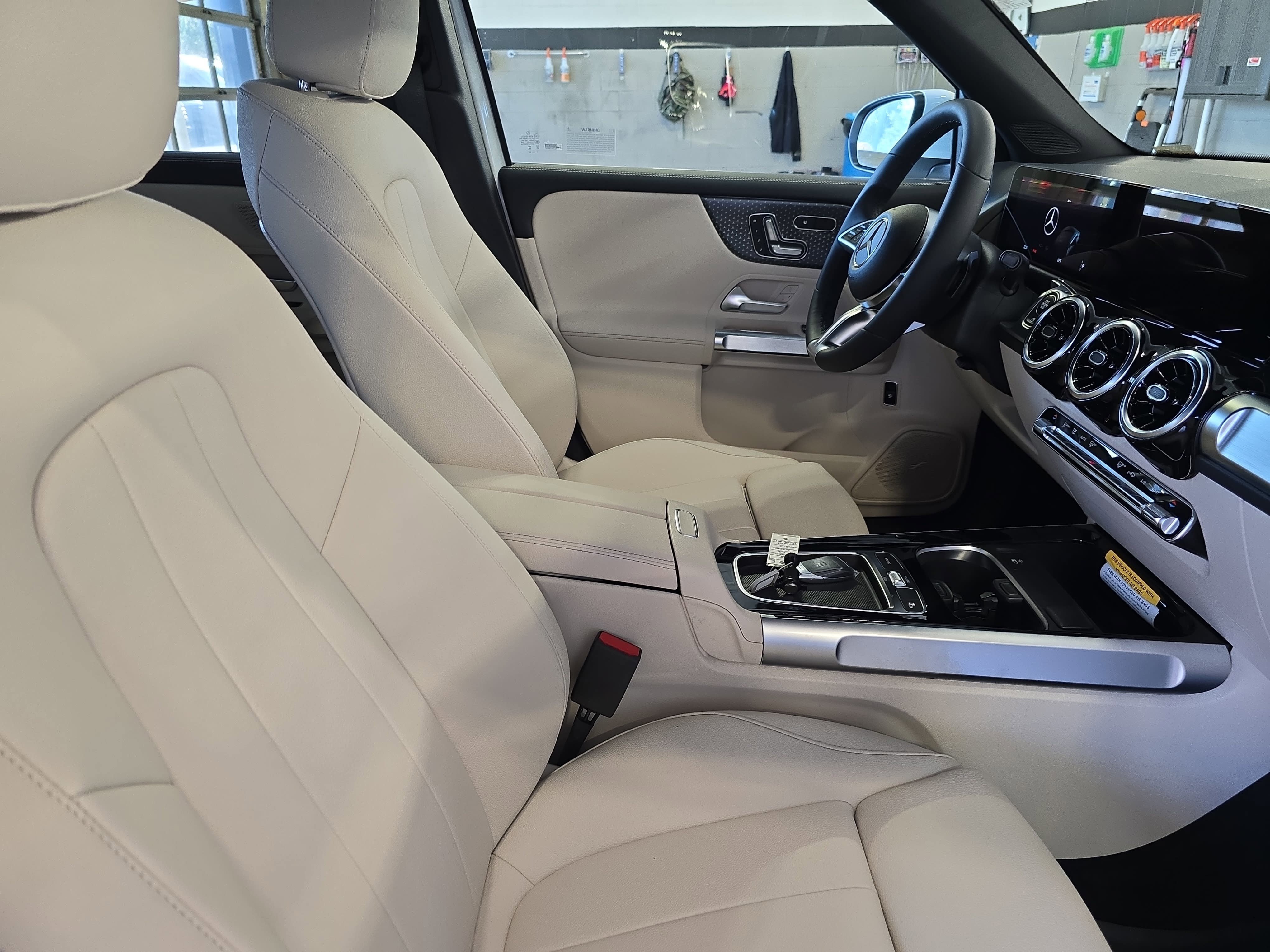 New 2026 Polar White Mercedes-Benz GLB250 image 10
