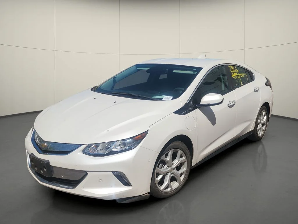 Used 2018 Beige Chevrolet Premier image 3
