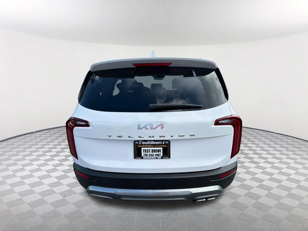 Used 2022 White Kia EX image 6