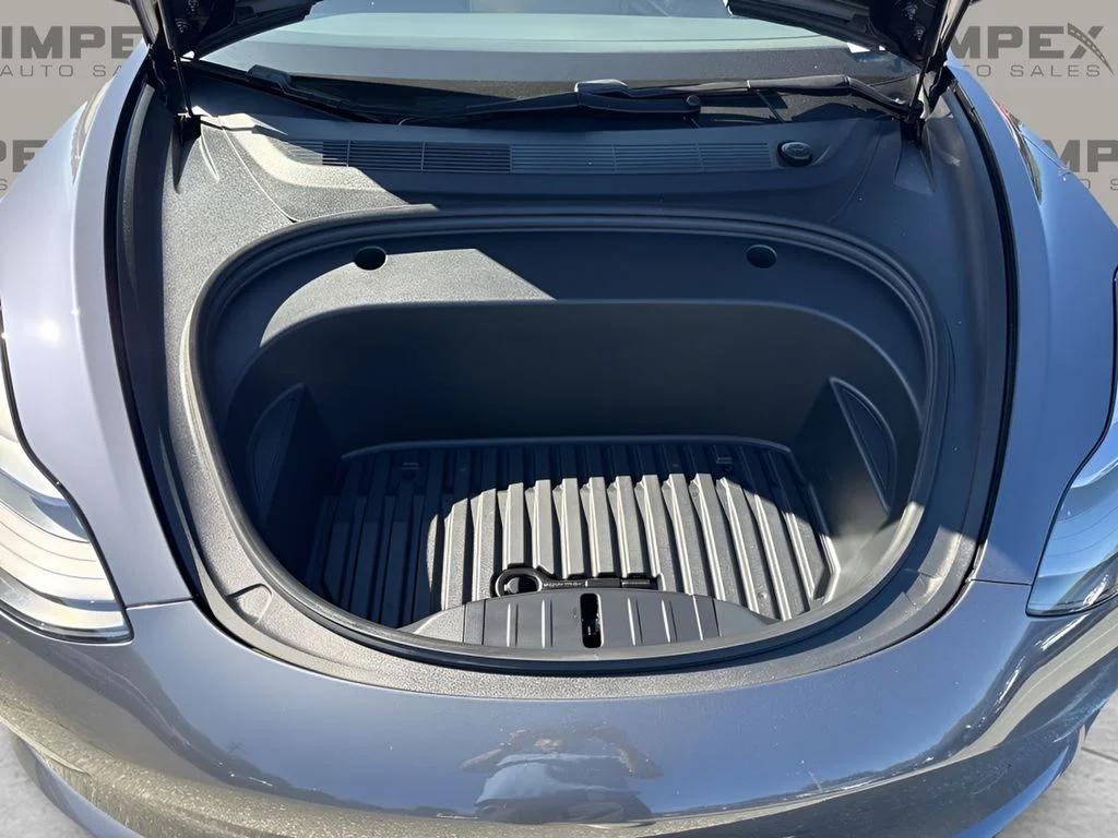 Used 2021  Tesla Long Range image 33
