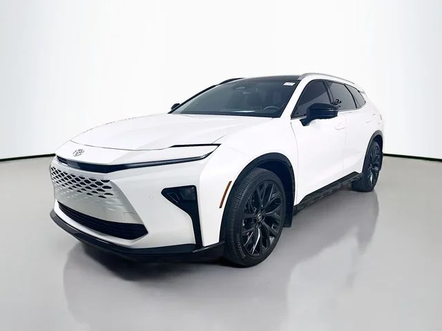 Used 2025 White Toyota Limited image 3