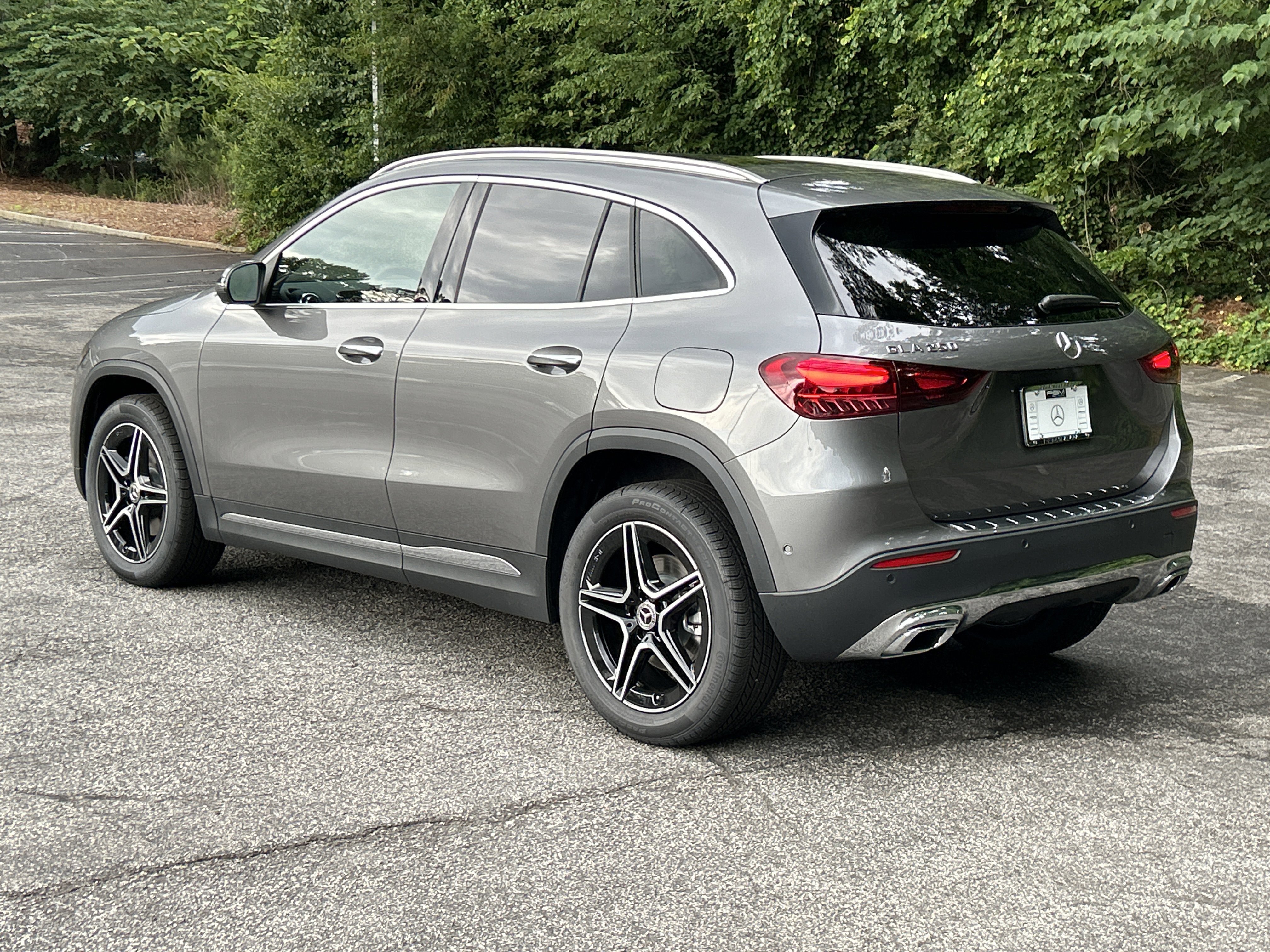 New 2026 Mountain Grey Metallic Mercedes-Benz GLA 250 SUV image 11