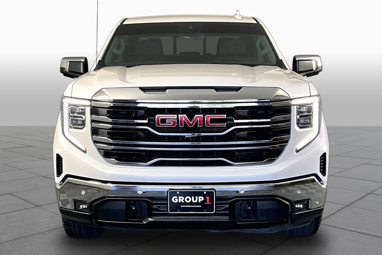 Used 2024 White Frost Tricoat GMC SLT image 4