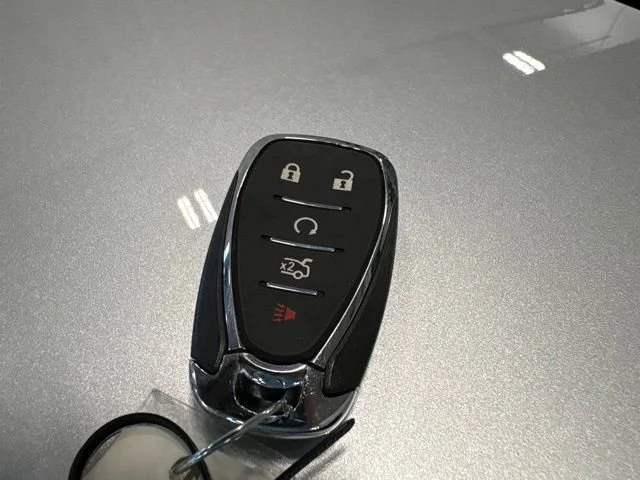 Used 2022 Silver Ice Metallic Chevrolet Premier image 9