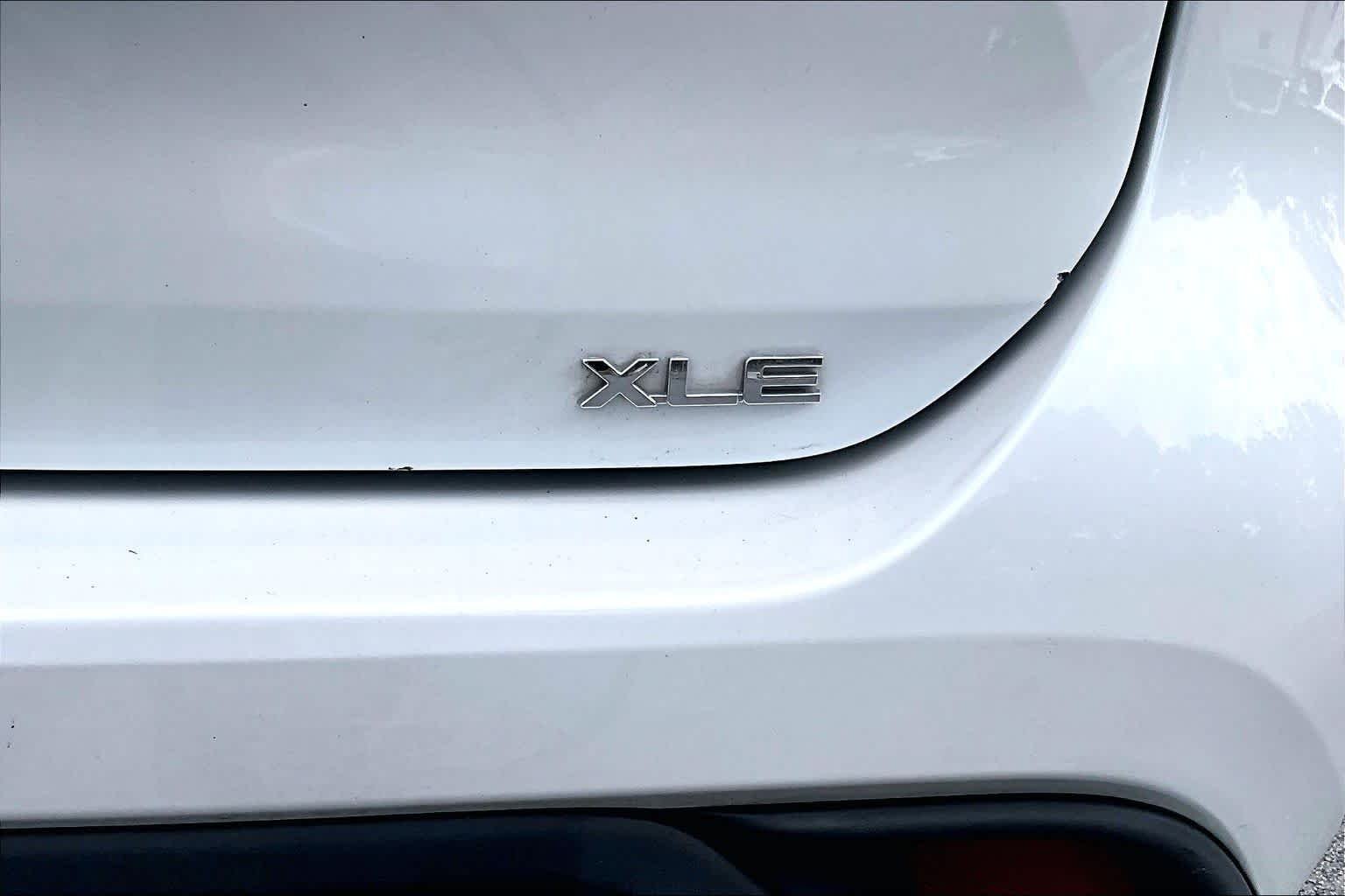 Used 2023 Wind Chill Pearl Toyota XLE image 10