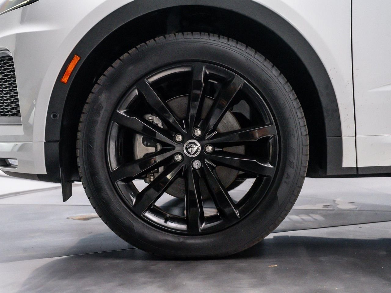 2024 Jaguar E-Pace R-DYNAMIC SE - Photo 12