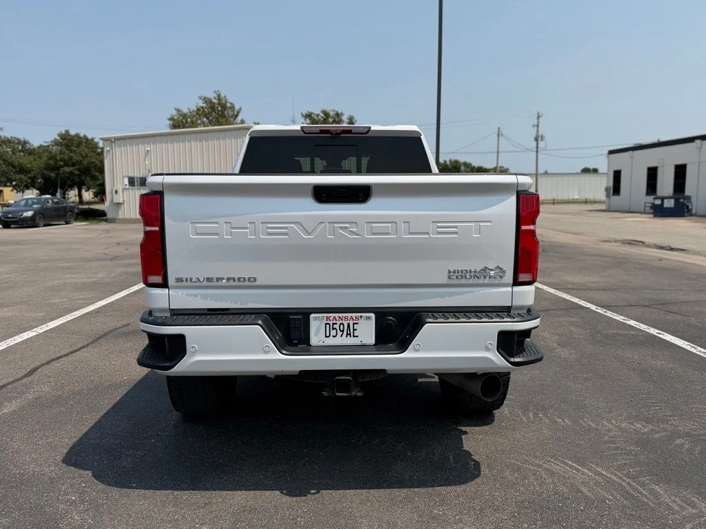 Used 2024 Beige Chevrolet High Country image 4