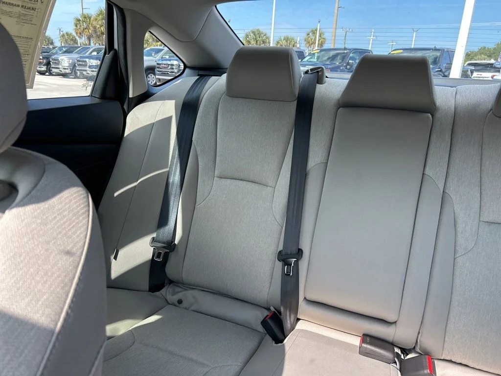 Used 2025 Platinum White Pearl Honda SE image 12