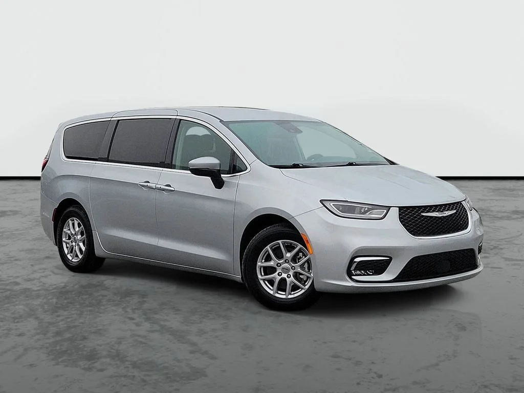2023 Chrysler Pacifica Touring L's photo