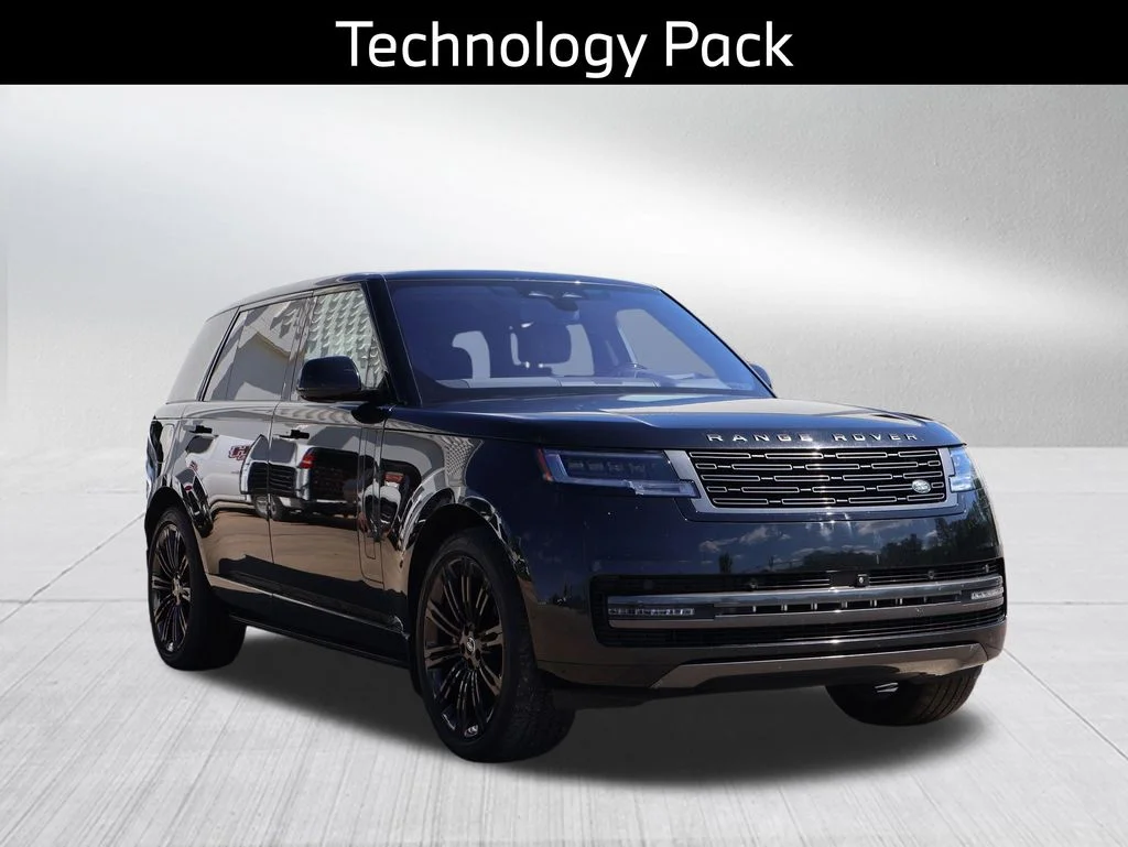 Used 2023  Land Rover SE image 4