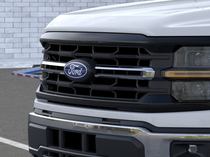 New 2026 Oxford White Ford XLT image 17