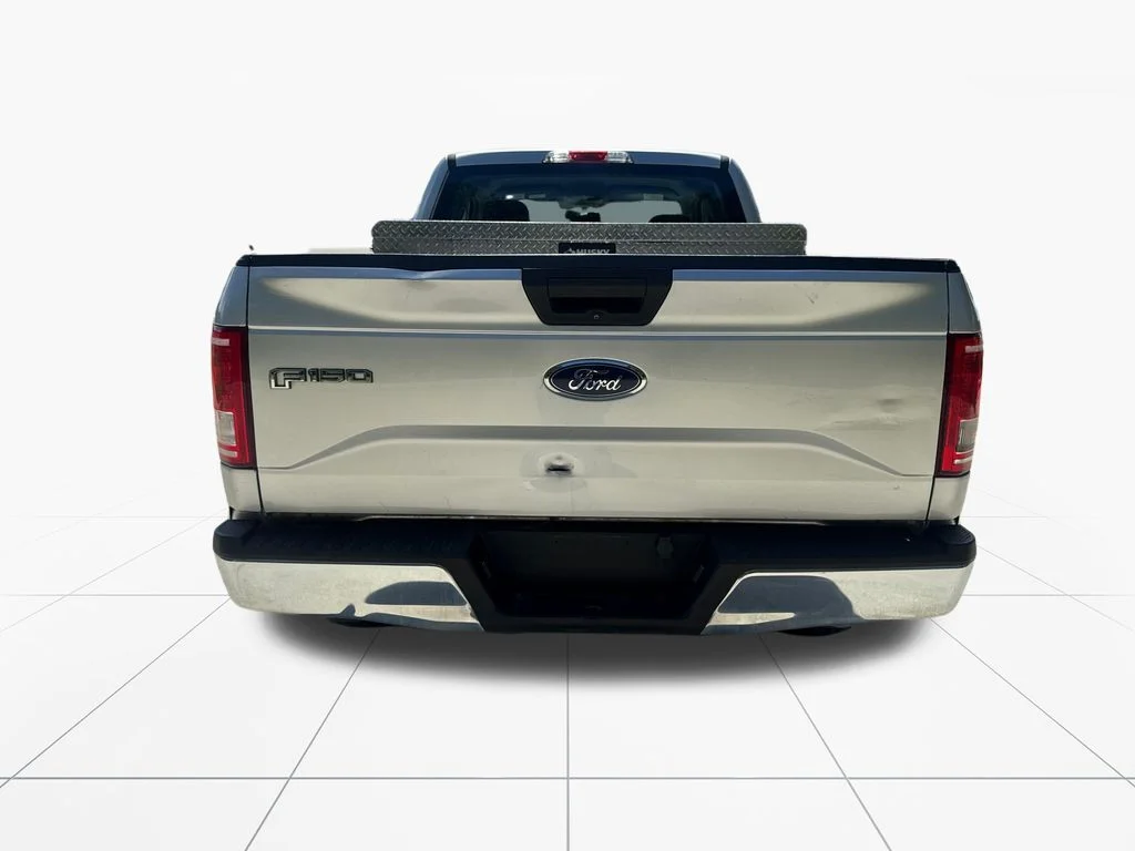 Used 2017 Ingot Silver Ford XLT image 7