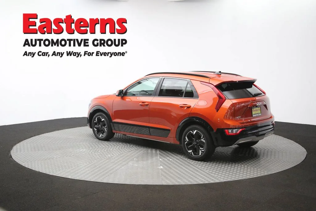 Used 2023 Red Kia Wind image 63