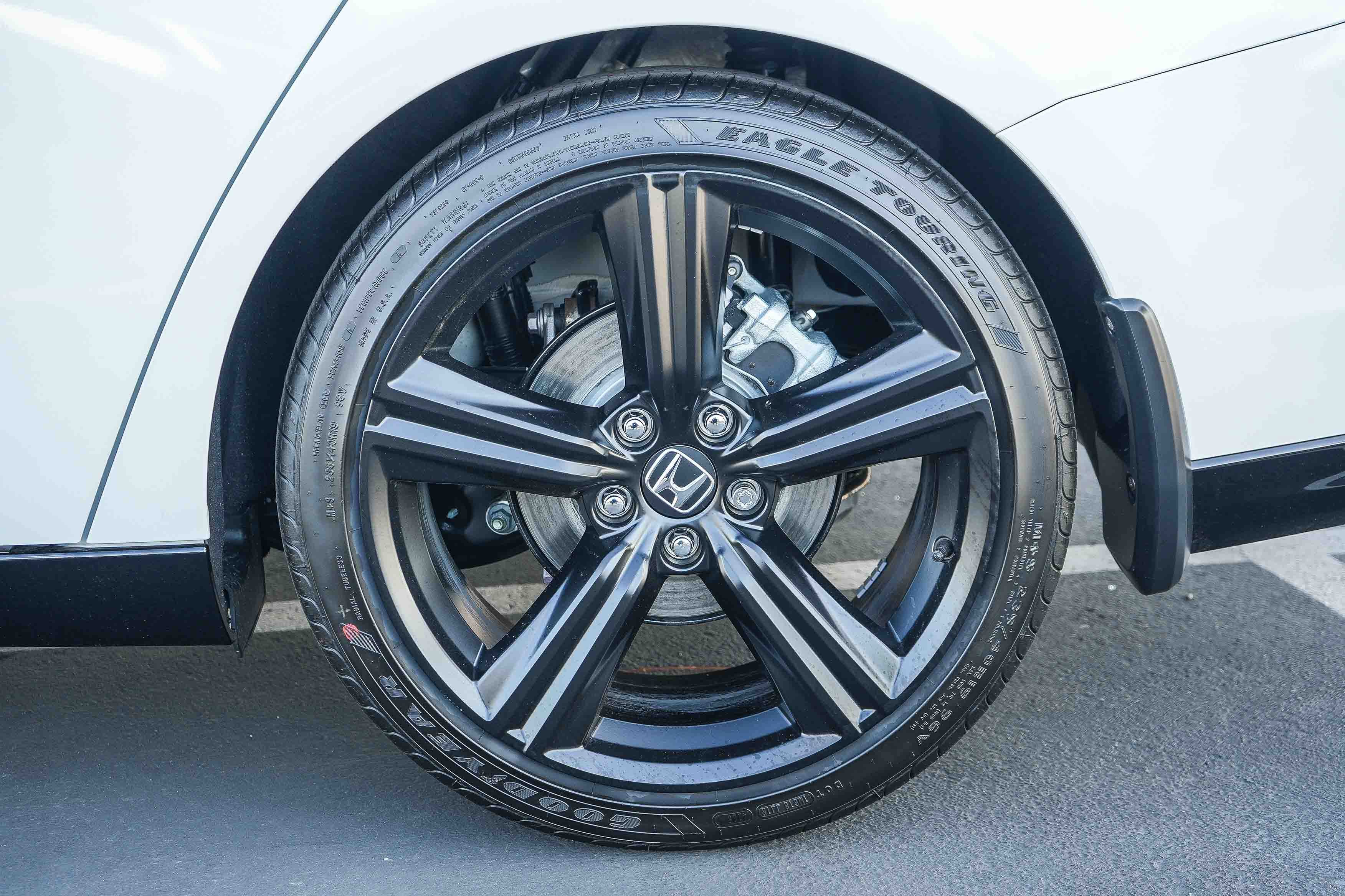 New 2026 Platinum White Pearl Honda Sport-L image 10