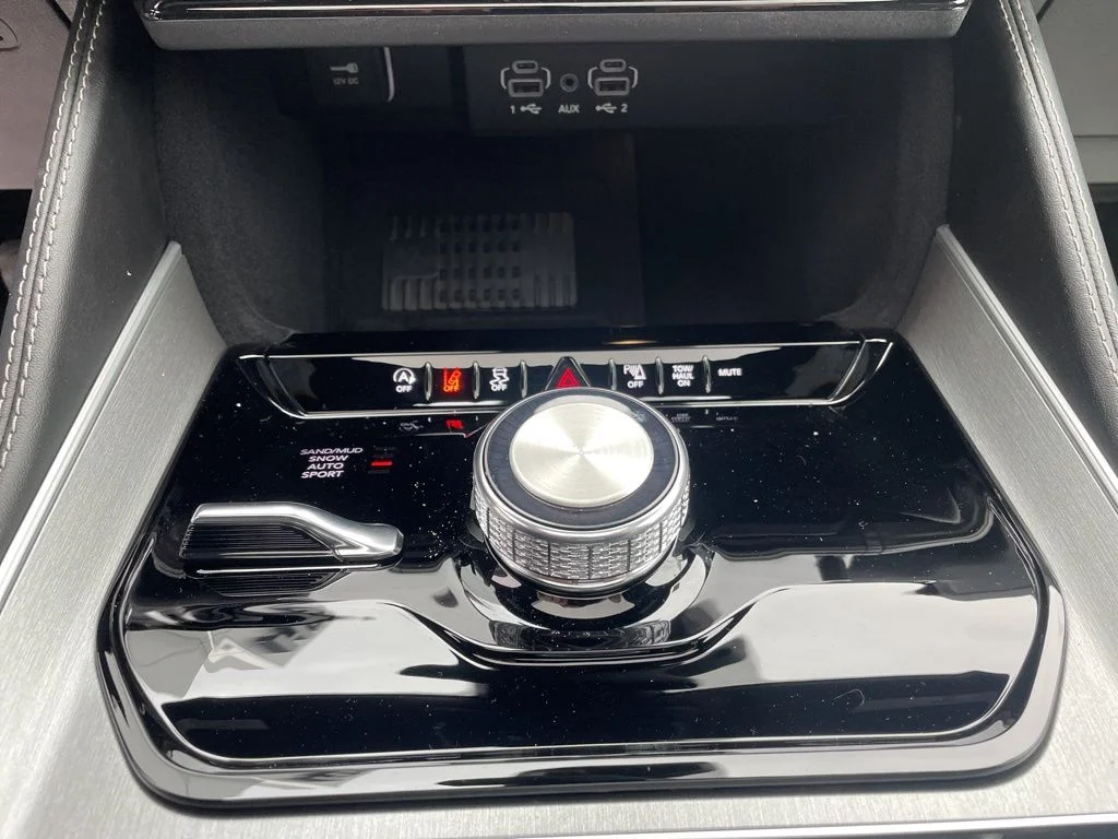 New 2026 Silver-Zynith Exterior Paint Jeep Limited Altitude image 35