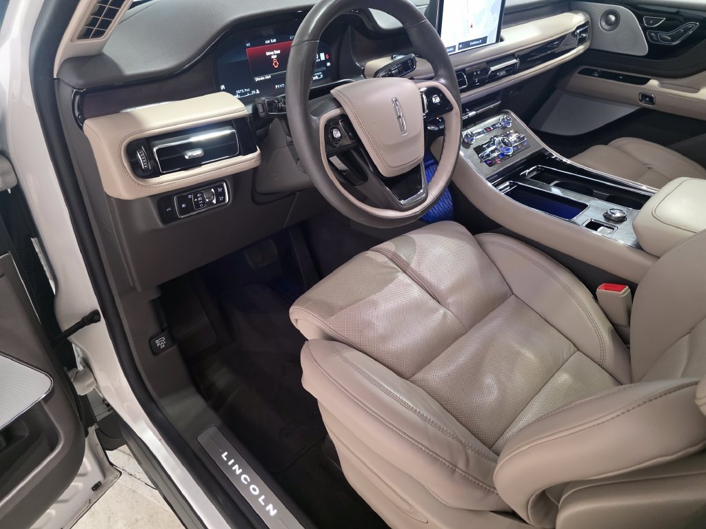 Used 2024 White Metallic Lincoln Reserve image 20