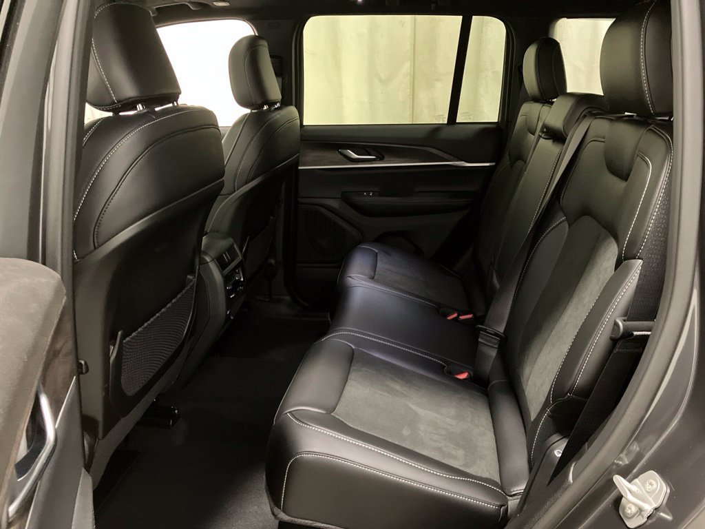 New 2026 Baltic Gray Metallic Clear-Coat Exterior Paint Jeep Laredo Altitude image 16