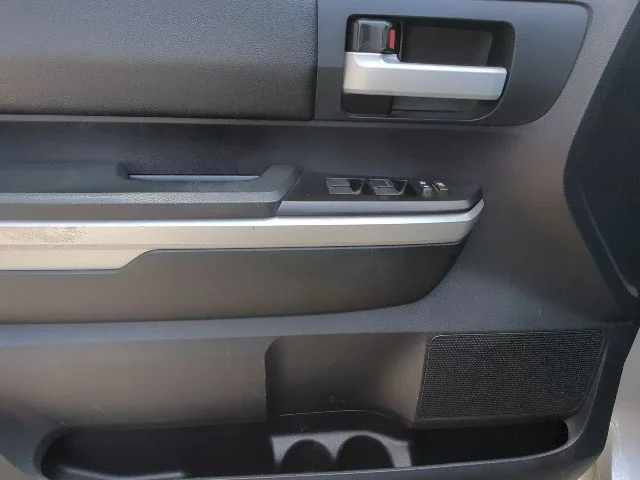 Used 2016 Silver Toyota SR5 image 11