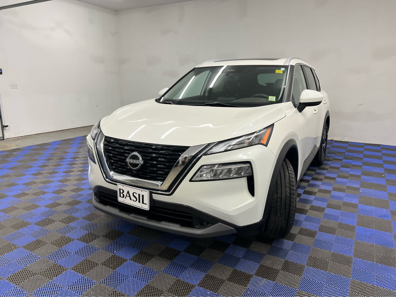 Used 2023 Pearl White Tricoat Nissan SV image 3
