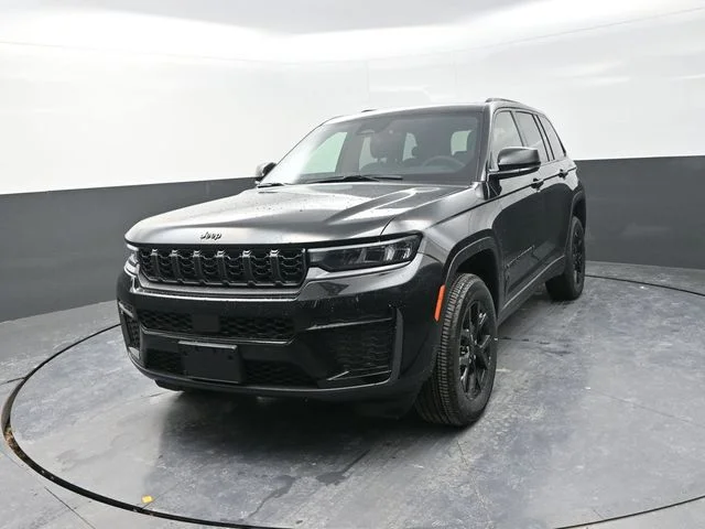 New 2026 Diamond Black Crystal Pearl-Coat Exterior Paint Jeep Altitude image 6