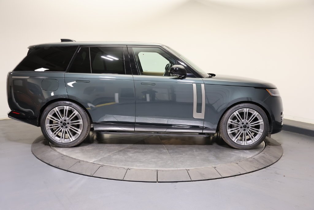 Certified Used 2026 Belgravia Green Metallic Land Rover SE image 6