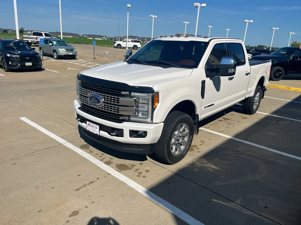 Used 2018 White Platinum Tri-Coat Metallic Ford Platinum image 4