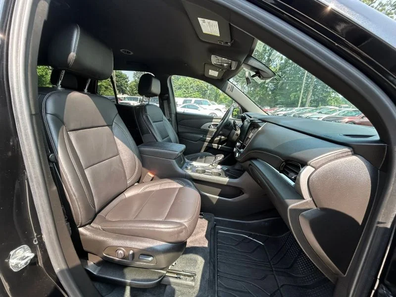 Used 2022 Black Chevrolet LT Sport Utility 4D image 23