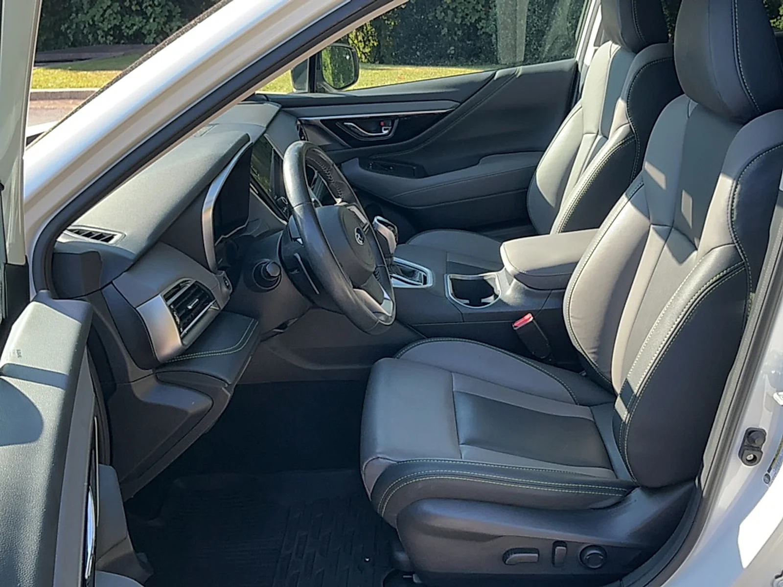 Used 2023 Crystal White Pearl Subaru Onyx Edition image 11
