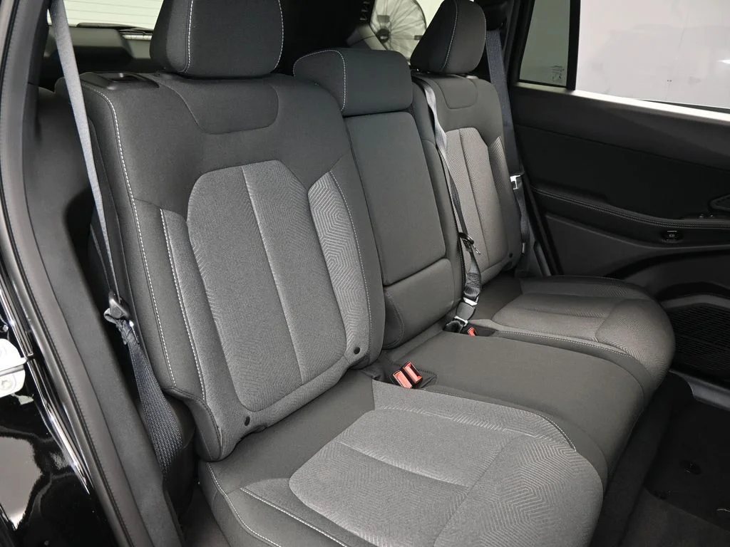 New 2026 Diamond Black Crystal Pearl-Coat Exterior Paint Jeep Laredo image 33