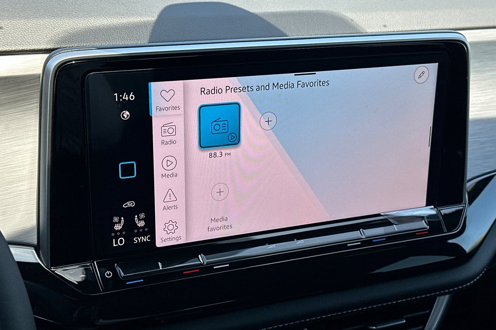 New 2026 Pure Gray Volkswagen 2.0T SE w/Technology image 18