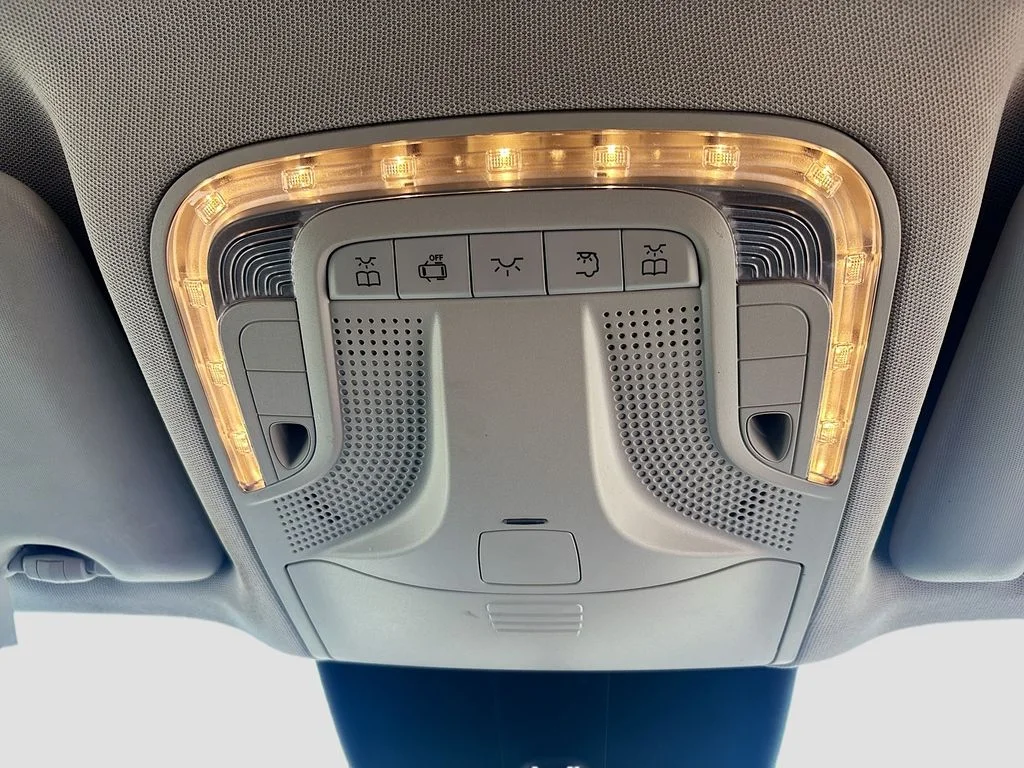 Used 2018  Mercedes-Benz Cargo image 21
