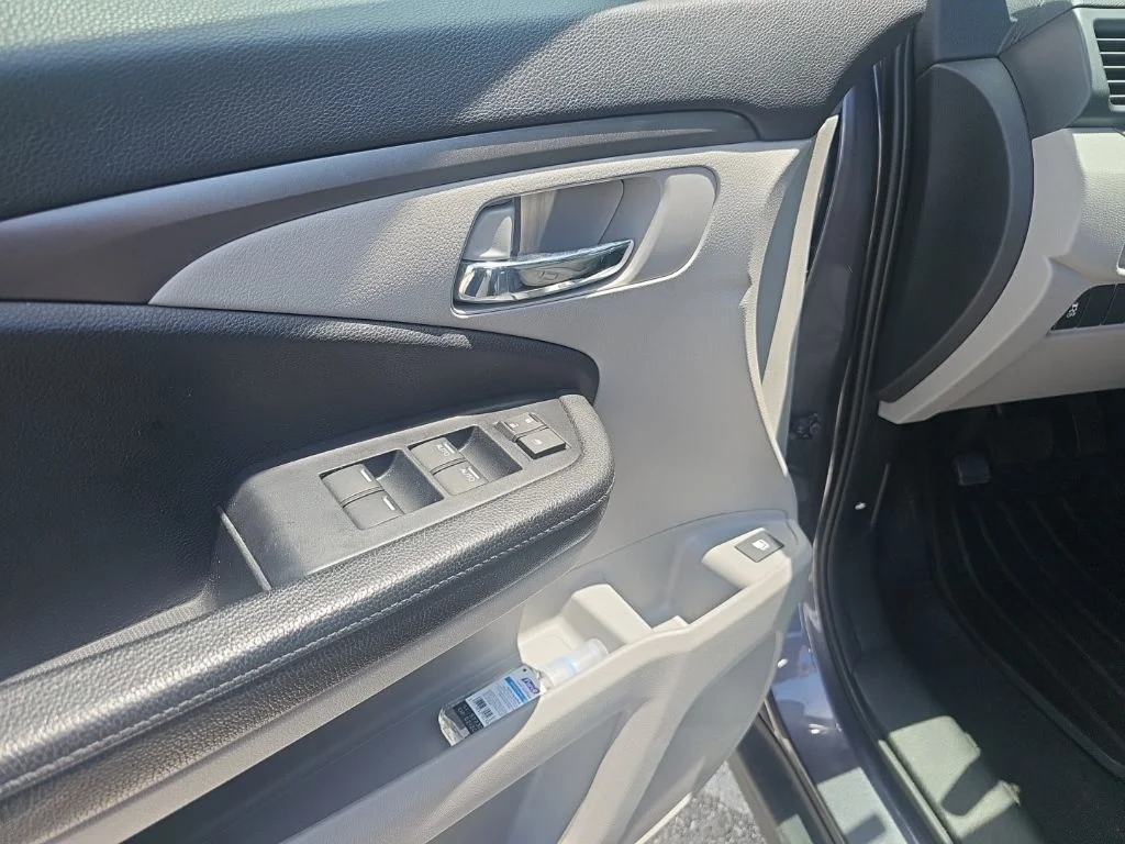 Used 2018 Modern Steel Metallic Honda EX image 18